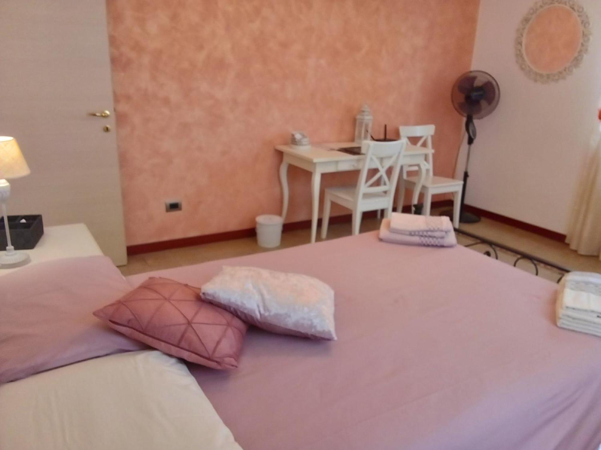 Italy's Enchanting Ambiance - A Snug In * Rom