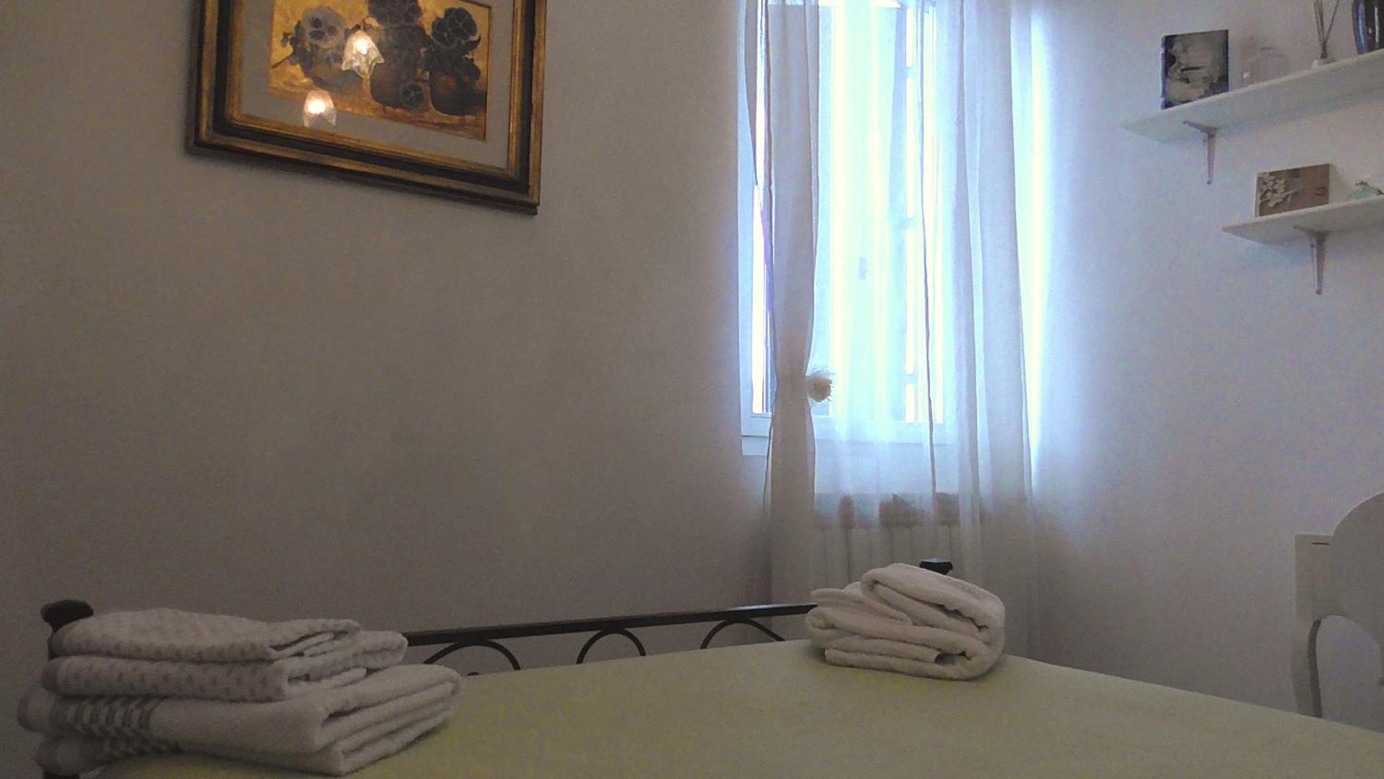 Italy's Enchanting Ambiance - A Snug In * Rom